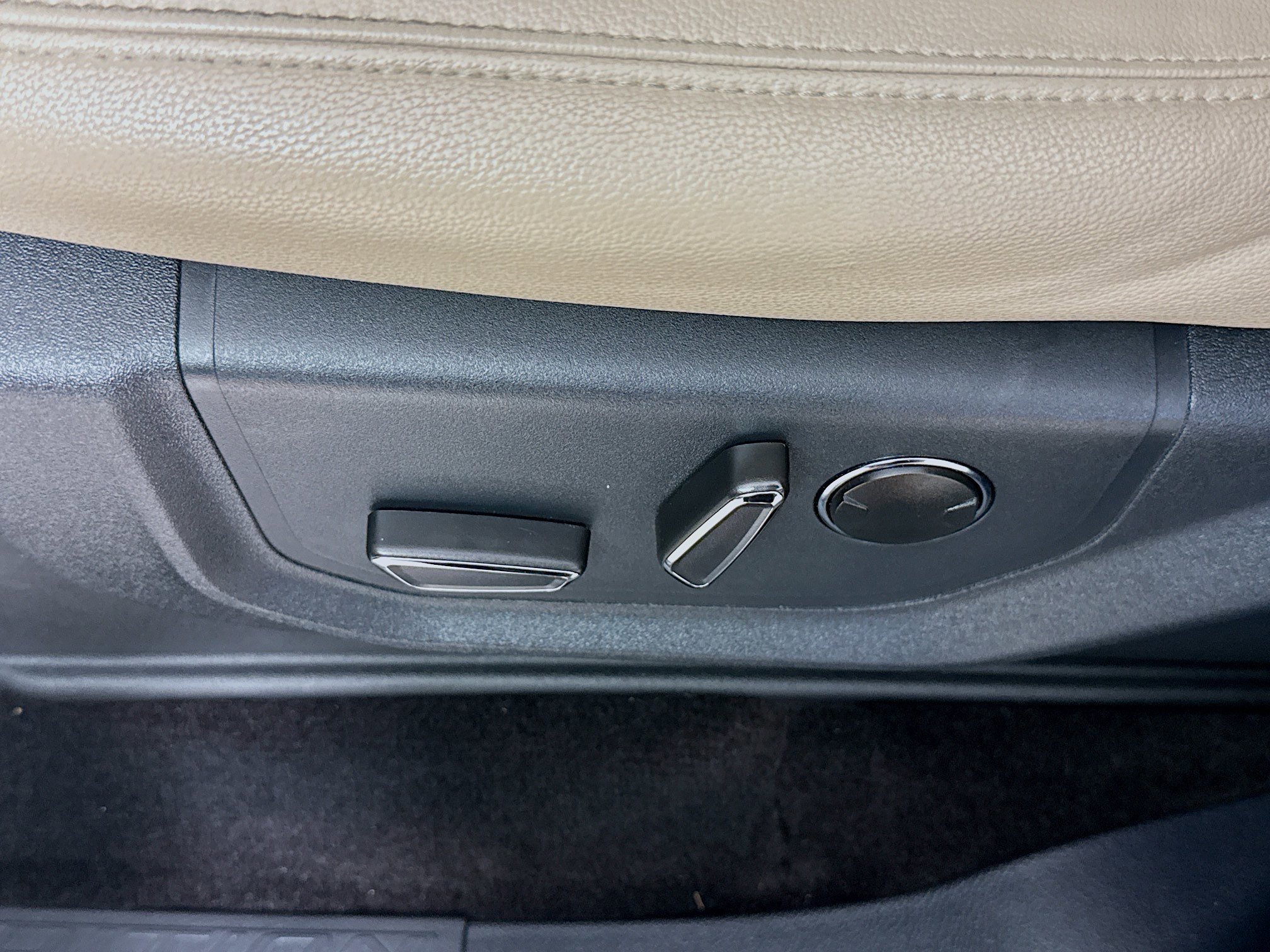 Used 2022 Ford Expedition Limited image 24