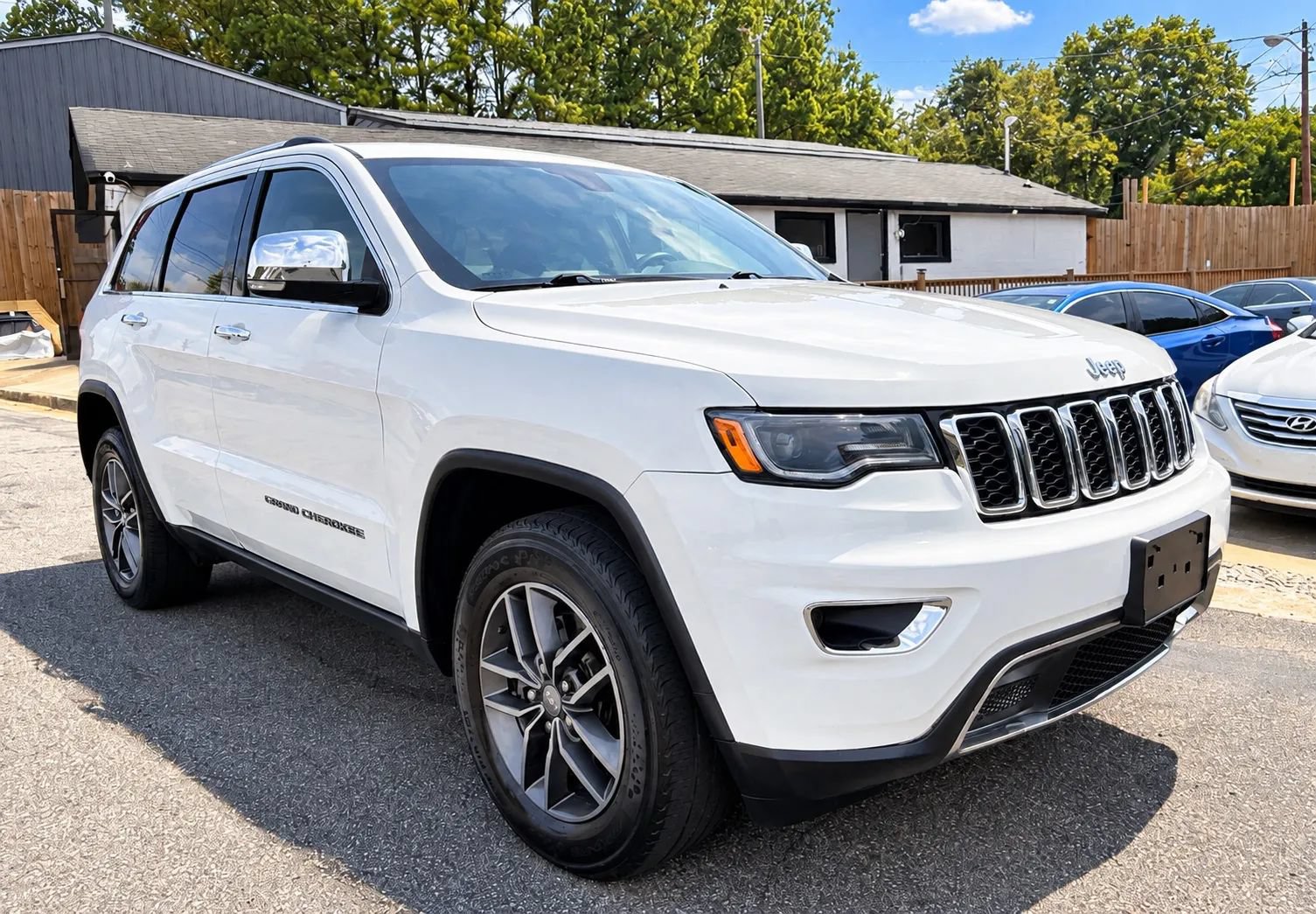 Used 2018 Jeep Grand Cherokee Limited w/ Luxury Group II RWD image 2