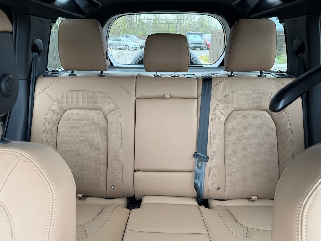 New 2026 Land Rover Defender 110 X-Dynamic SE image 34