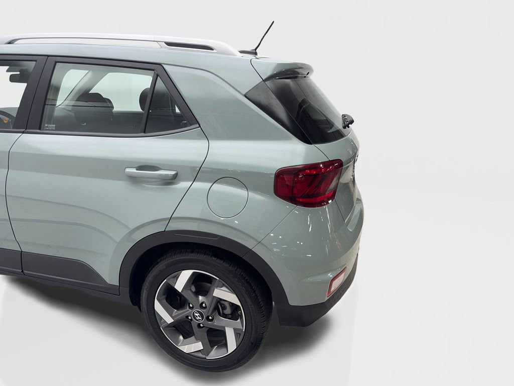 Used 2025 Hyundai Venue SEL image 17