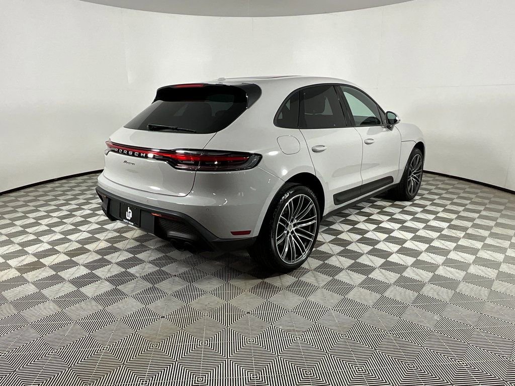 Used 2023 Porsche Macan Turbo image 4