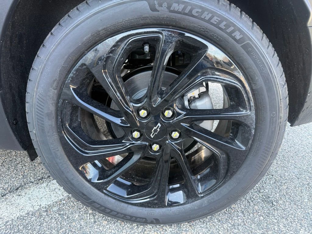 New 2027 Chevrolet Bolt RS FWD image 32