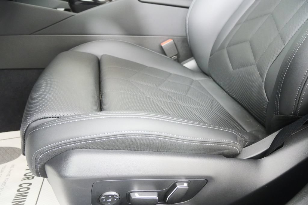 Certified 2026 BMW 540i xDrive AWD/4WD image 9