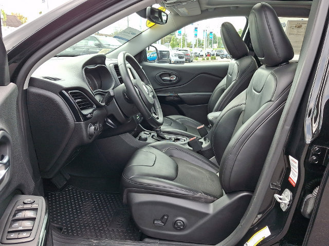 Used 2019 Jeep Cherokee Latitude Plus AWD/4WD image 16