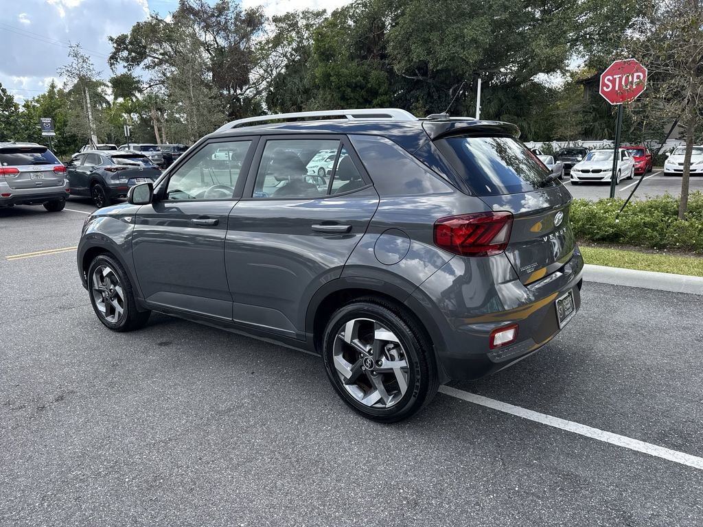 Used 2024 Hyundai Venue Limited image 13