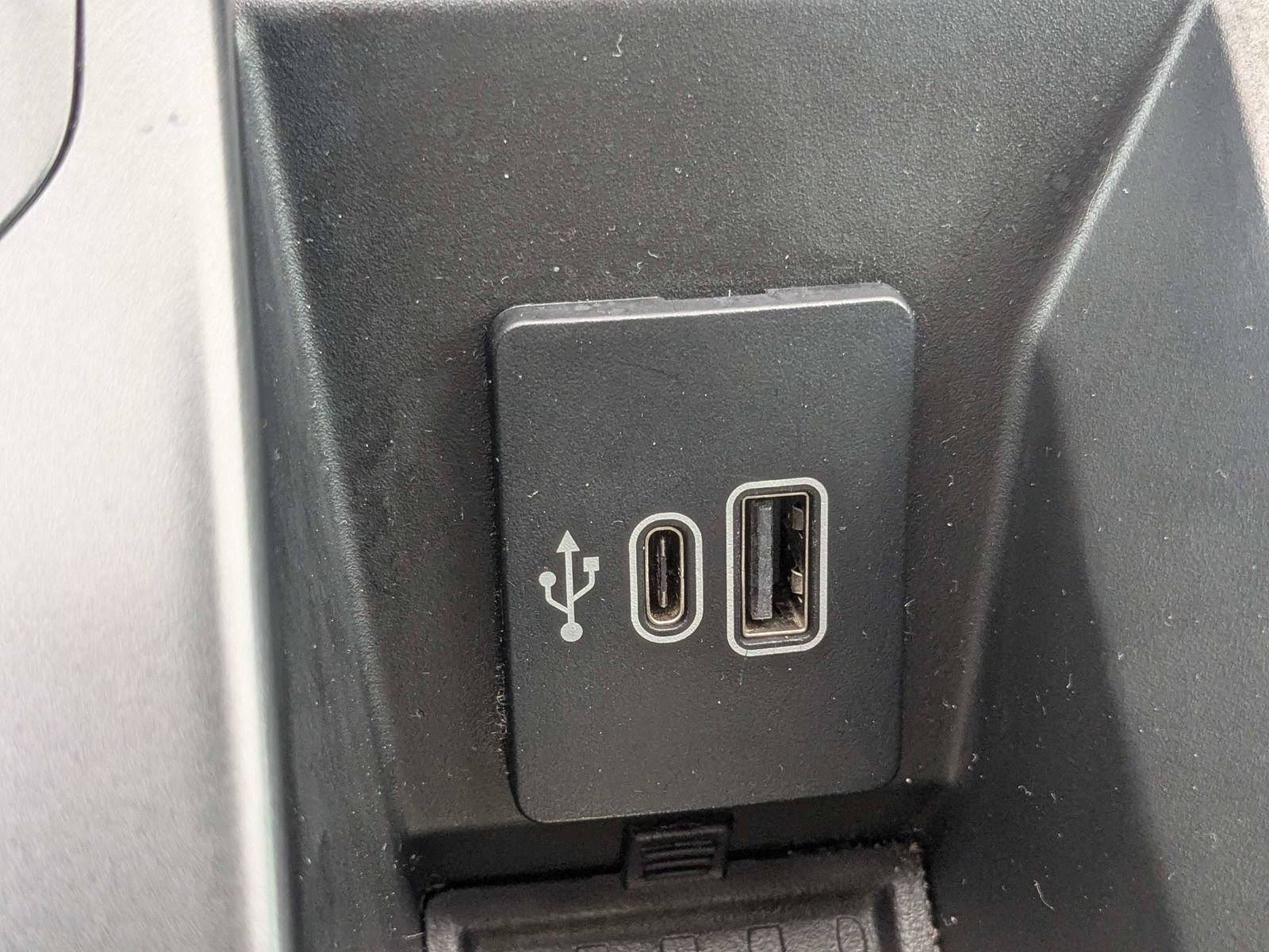 Used 2025 Lincoln Nautilus Premier AWD/4WD image 25