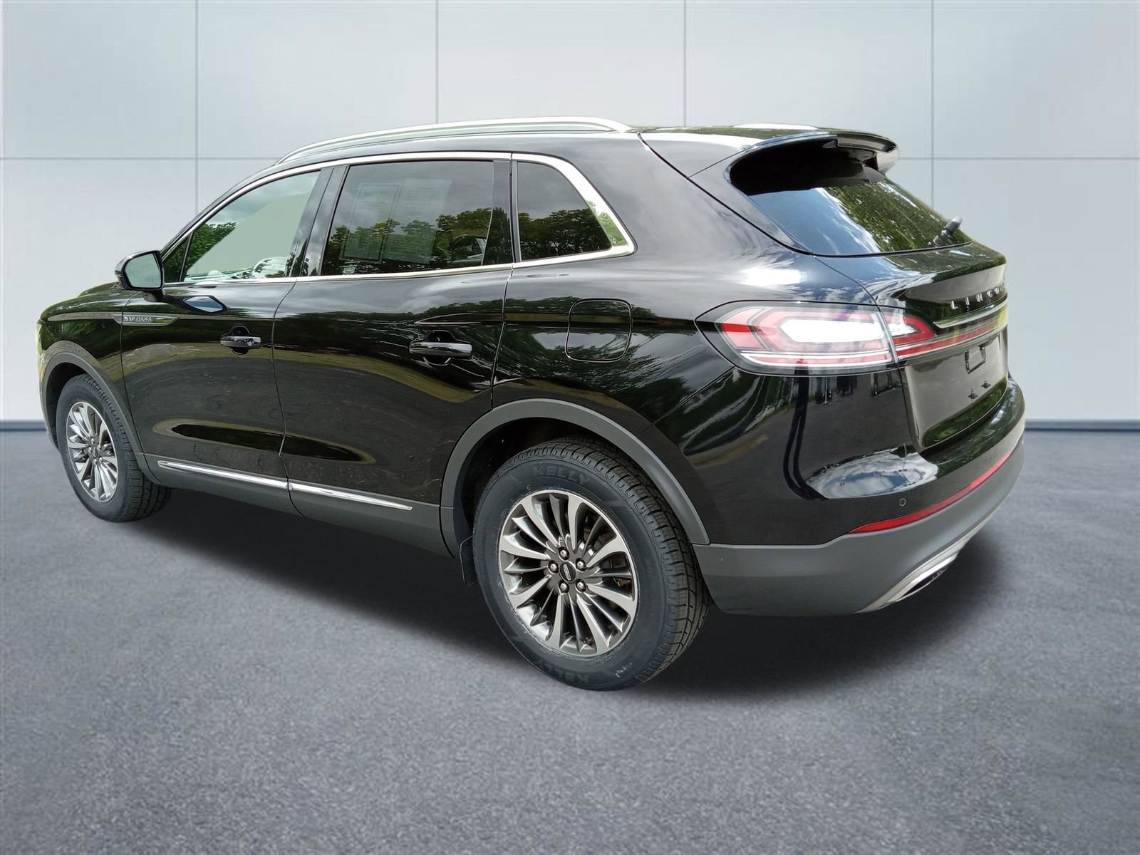 Used 2020 Lincoln Nautilus Premier w/ Equipment Group 101A AWD/4WD image 3