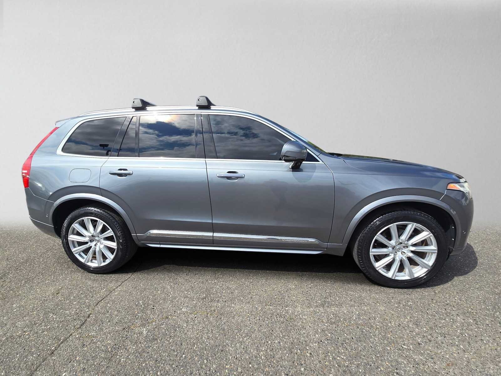 Used 2016 Volvo XC90 T6 Inscription w/ Vision Package AWD/4WD image 2