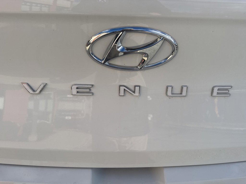 Used 2025 Hyundai Venue SEL image 15