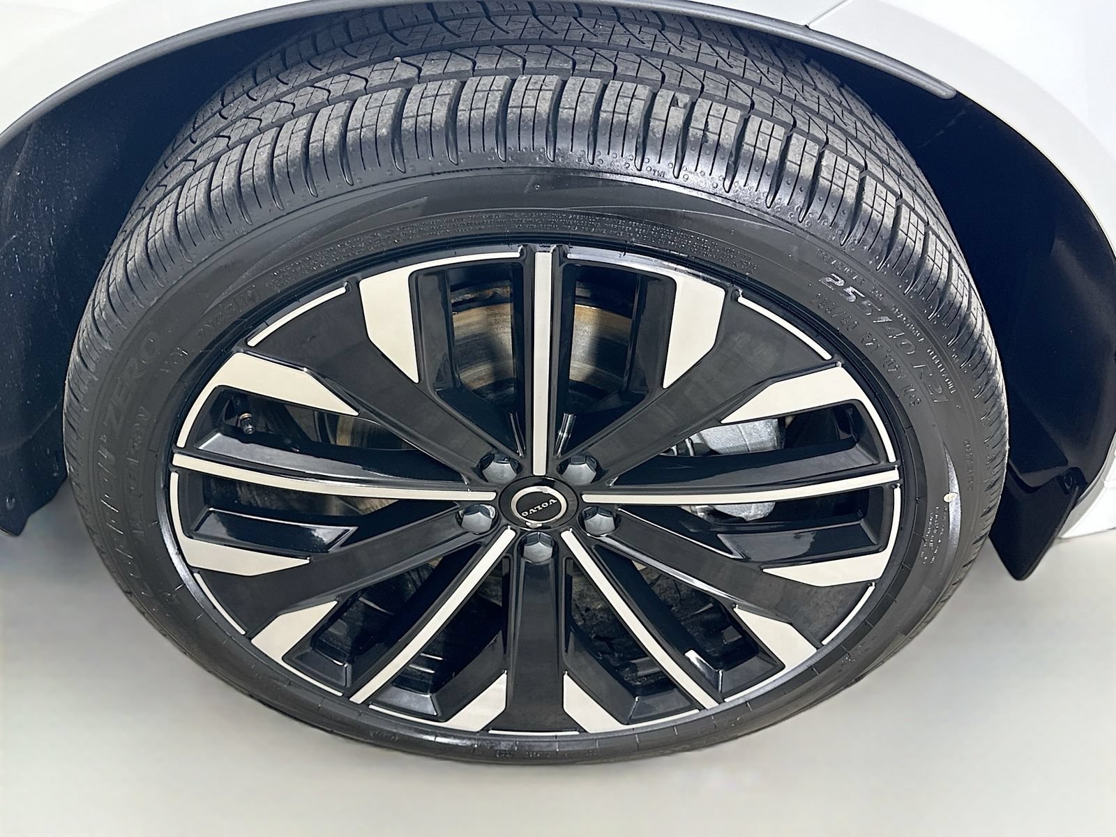 New 2026 Volvo XC60 T8 Ultra w/ Protection Package Premier AWD/4WD image 10