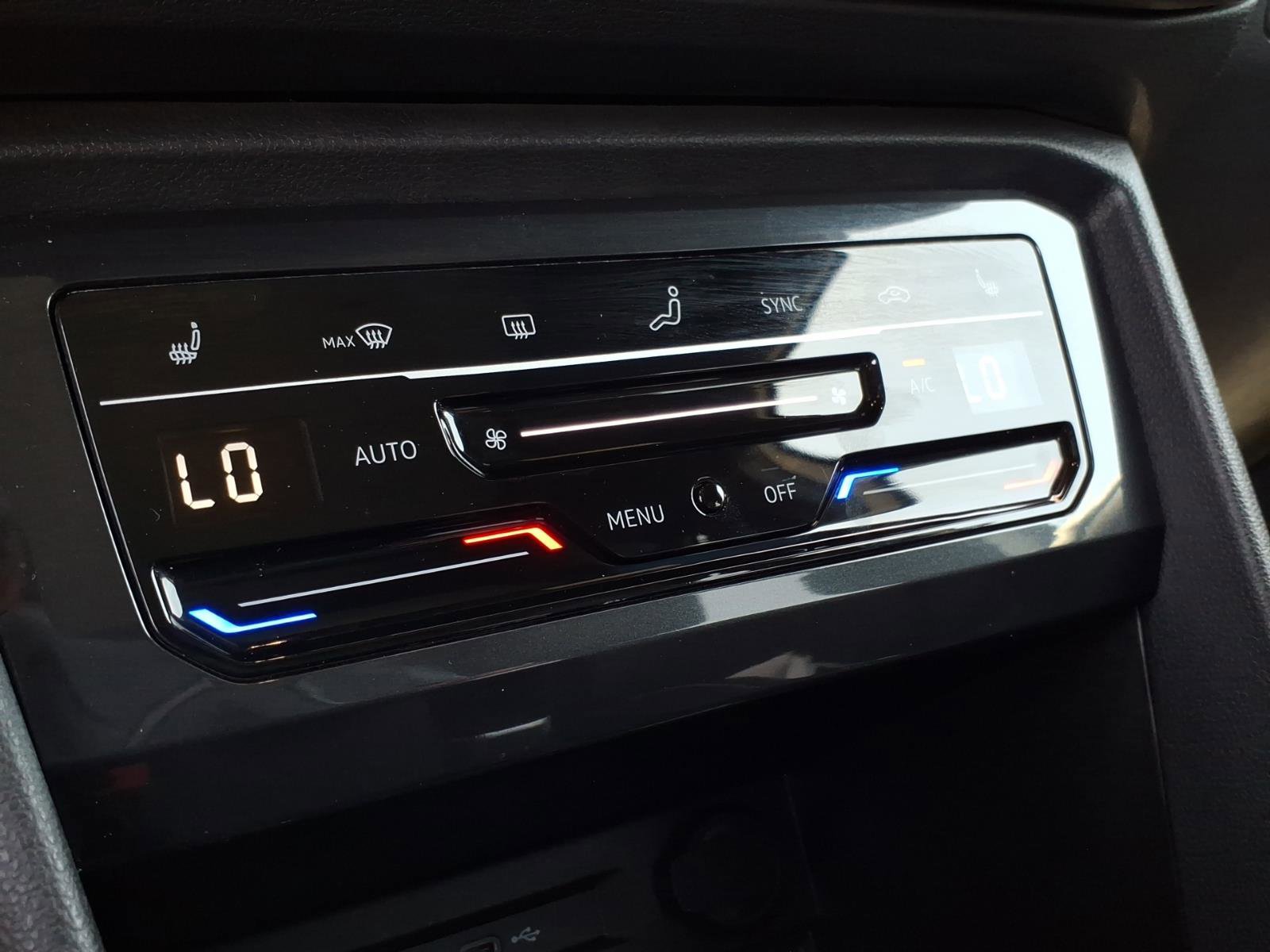 Certified 2023 Volkswagen Tiguan SE R-Line FWD image 31