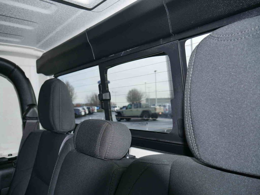 Certified 2021 Jeep Gladiator Sport image 19