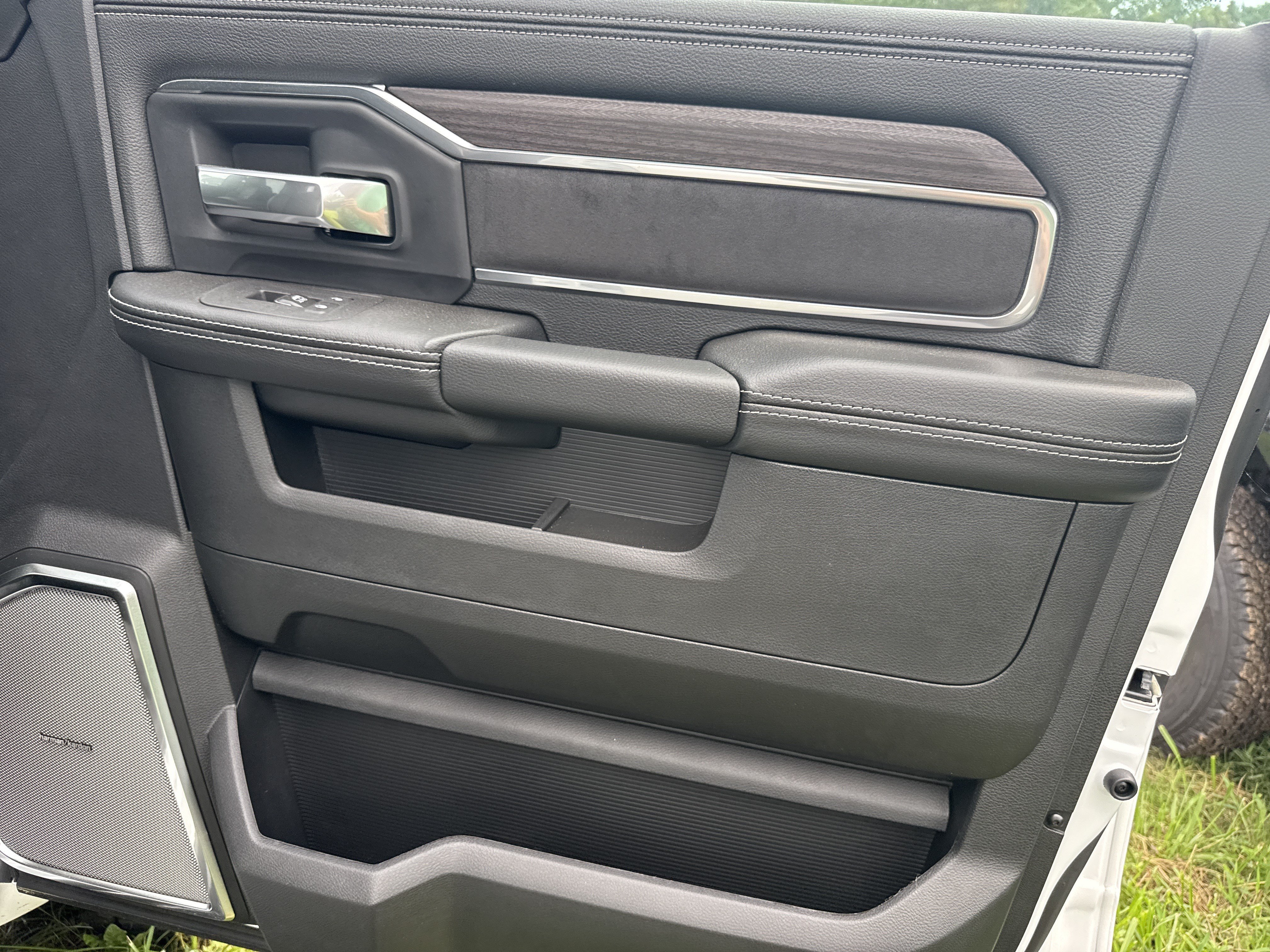 New 2026 RAM 5500 4x4 Crew Cab w/ Laramie Trim Package image 16