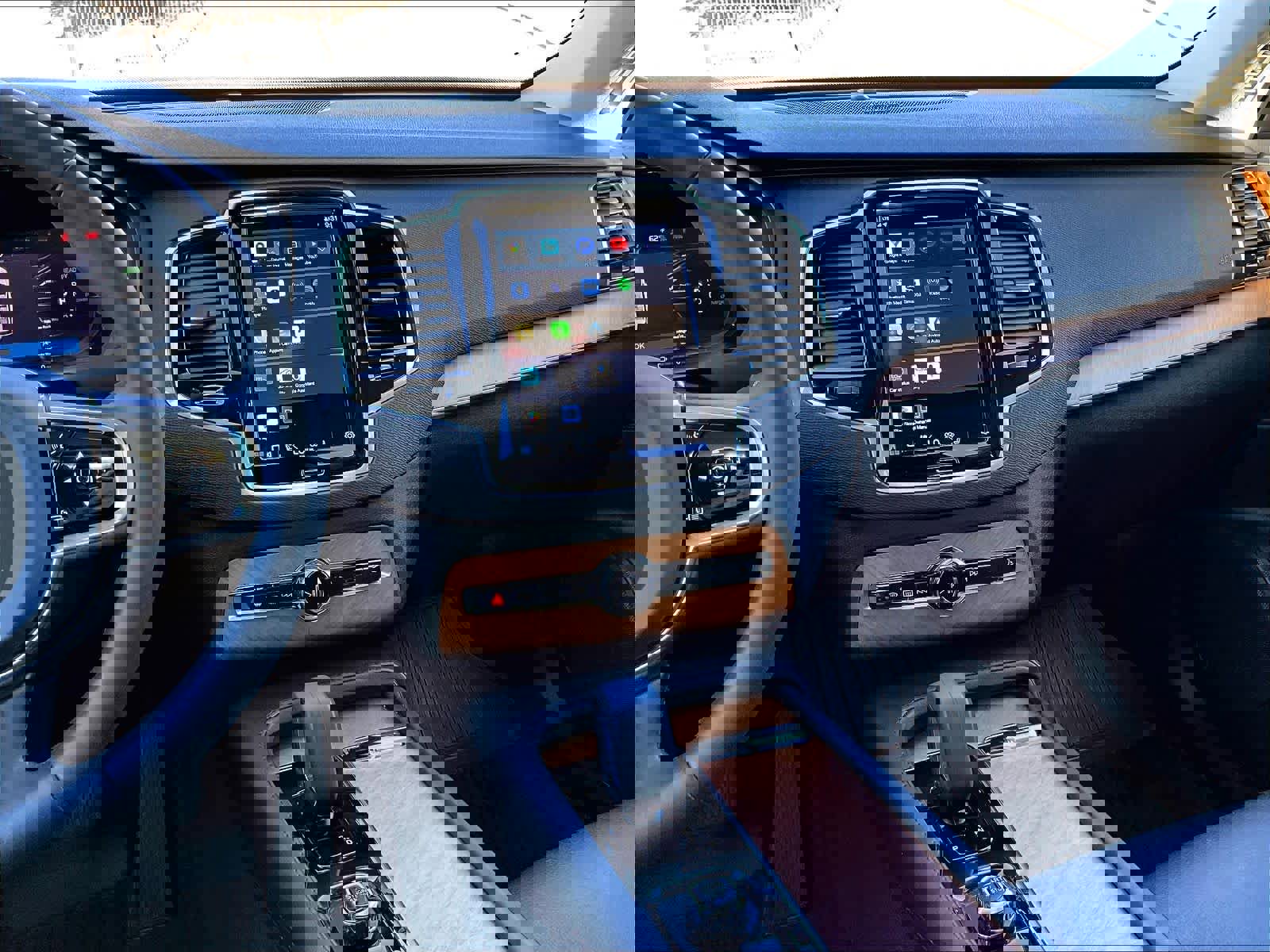 Used 2023 Volvo XC90 T8 Plus w/ Protection Package image 9