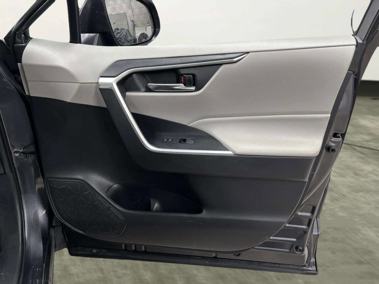 Used 2021 Toyota RAV4 XLE image 19