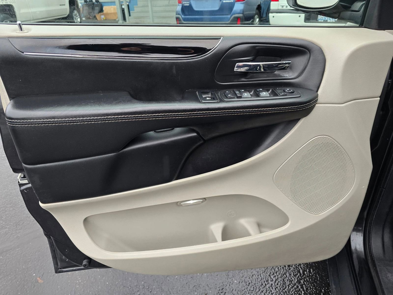 Used 2018 Dodge Grand Caravan SXT FWD image 18