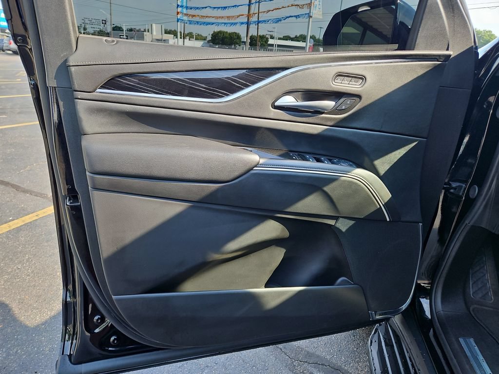 Used 2024 Cadillac Escalade Sport AWD/4WD image 25