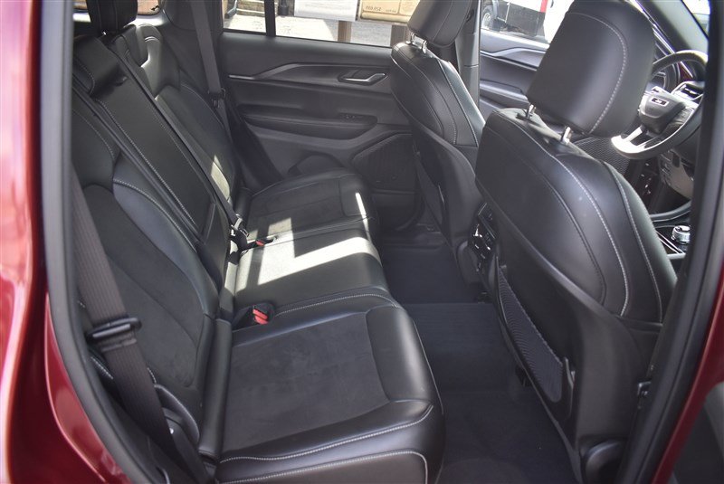 Used 2023 Jeep Grand Cherokee Altitude AWD/4WD image 27