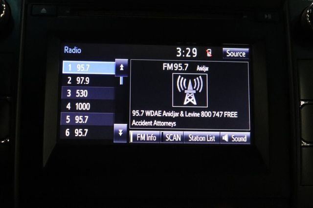 Used 2015 Toyota Camry SE FWD image 14