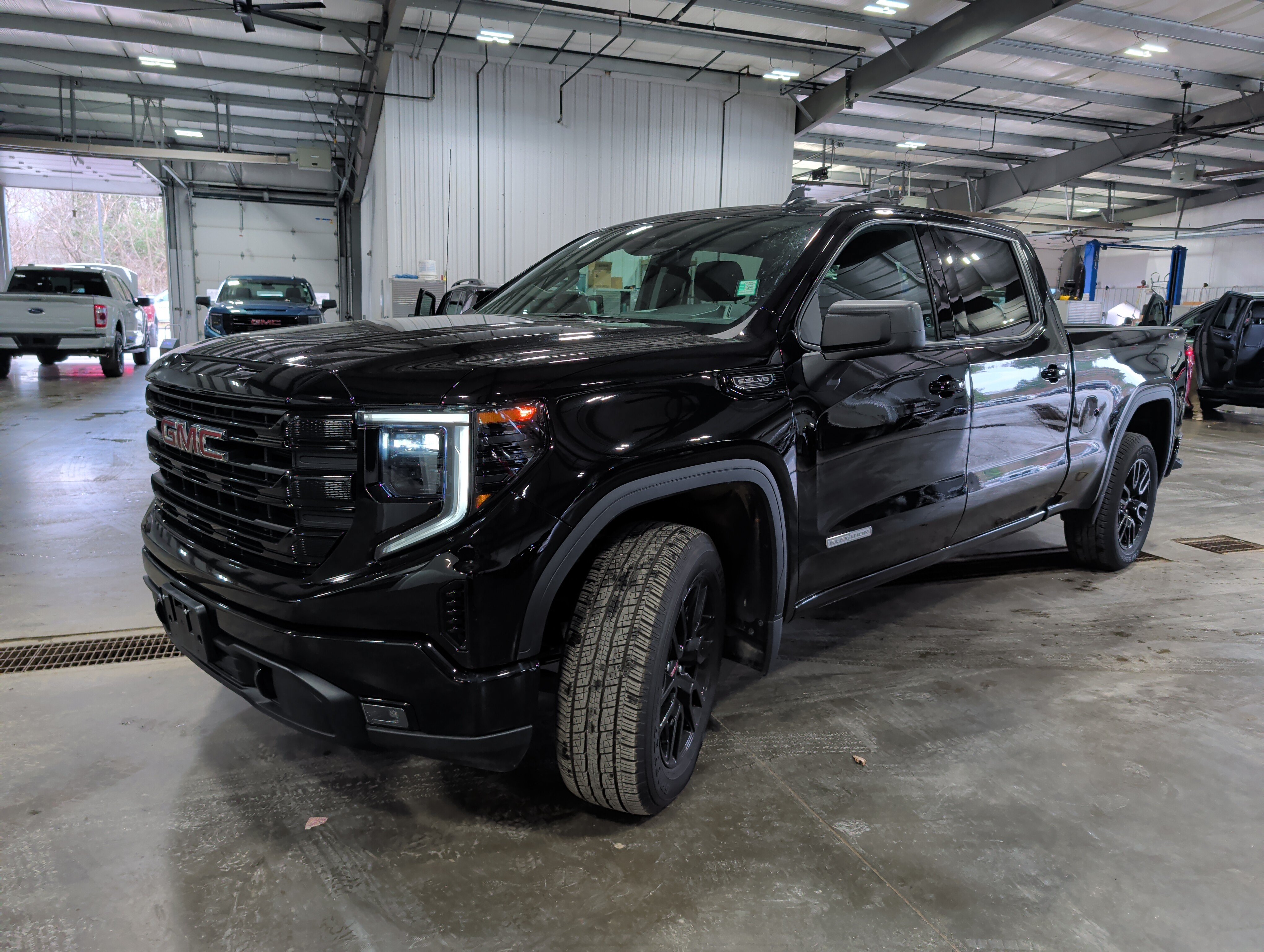Used 2025 GMC Sierra 1500 Elevation AWD/4WD image 6