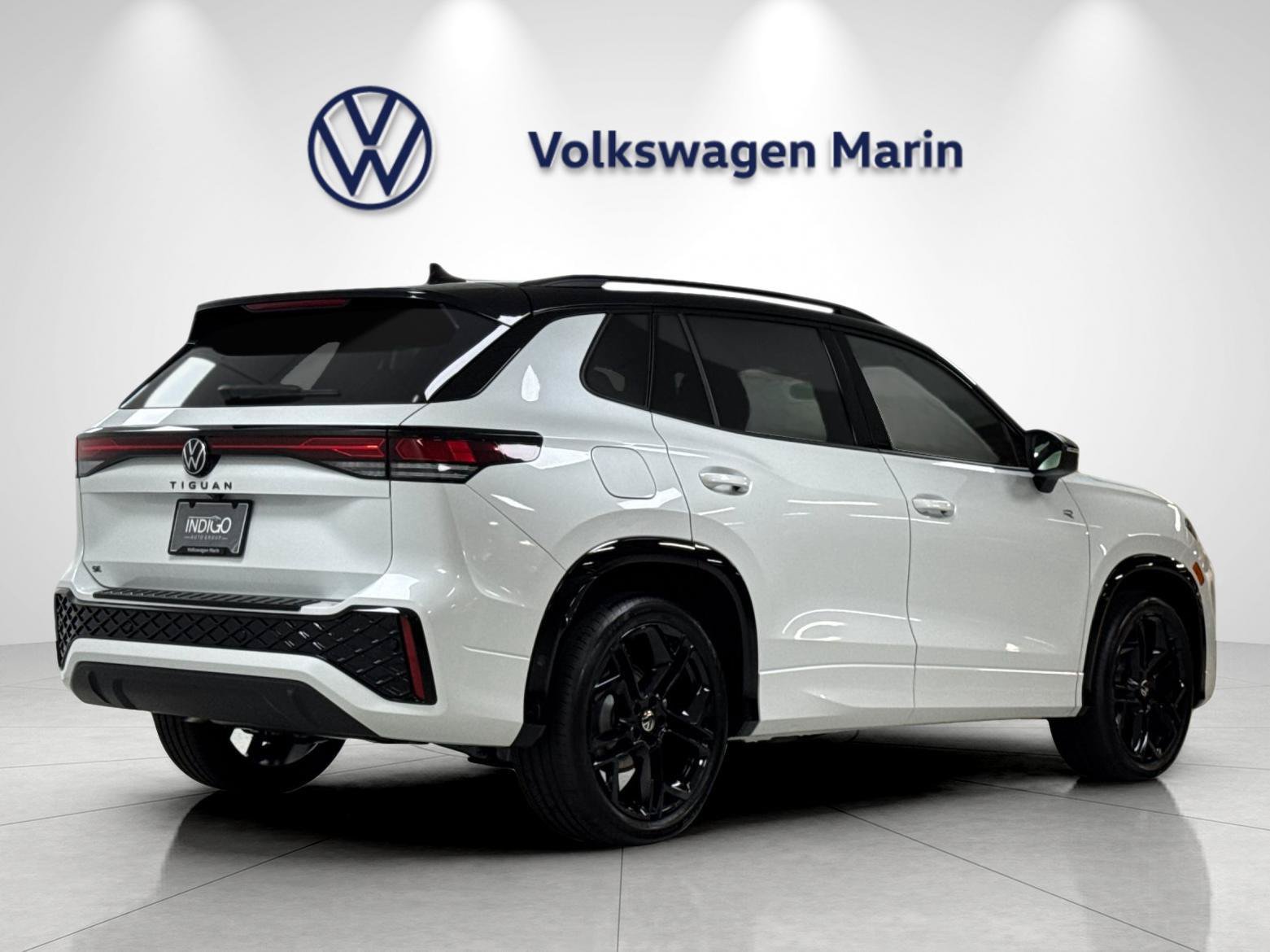New 2026 Volkswagen Tiguan SE R-Line FWD image 5