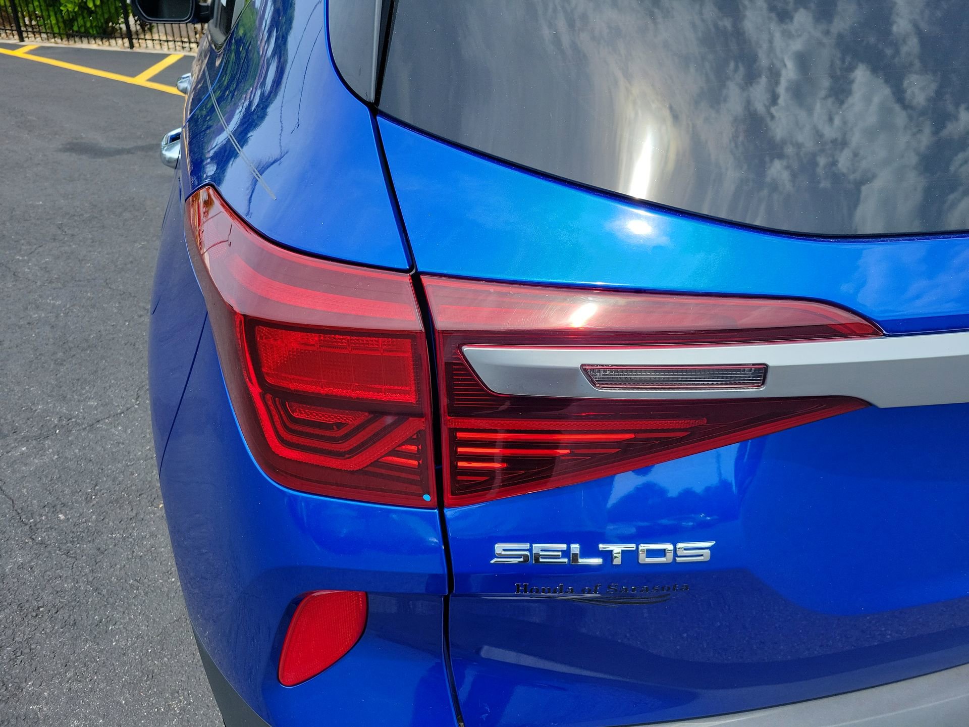 Used 2021 Kia Seltos SX w/ SX Sunroof Package AWD/4WD image 12