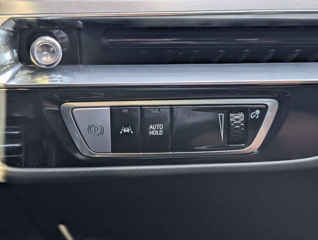 Certified 2024 Cadillac Lyriq Luxury AWD/4WD image 29
