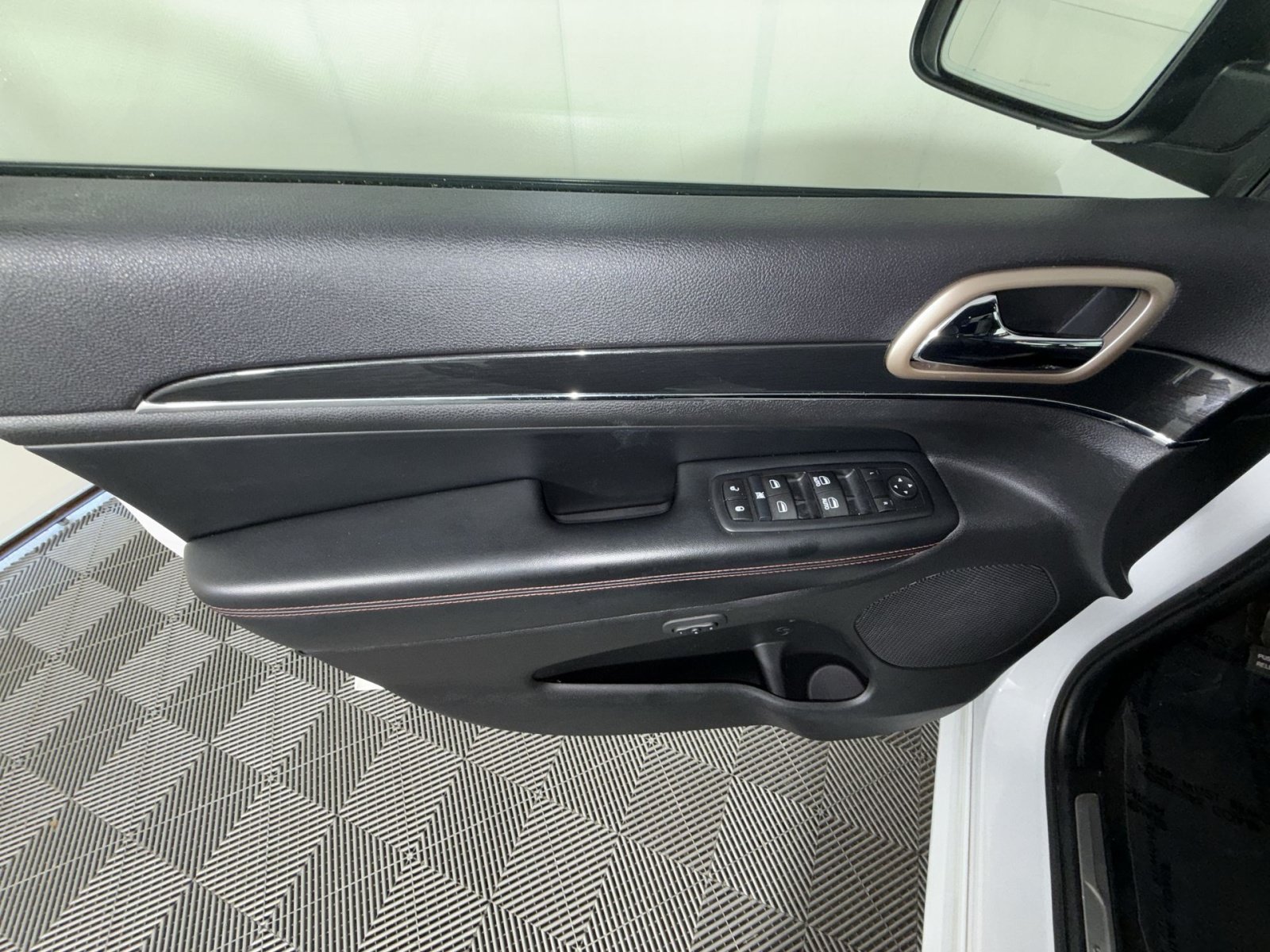Used 2016 Jeep Grand Cherokee Limited 75th Anniversary AWD/4WD image 15