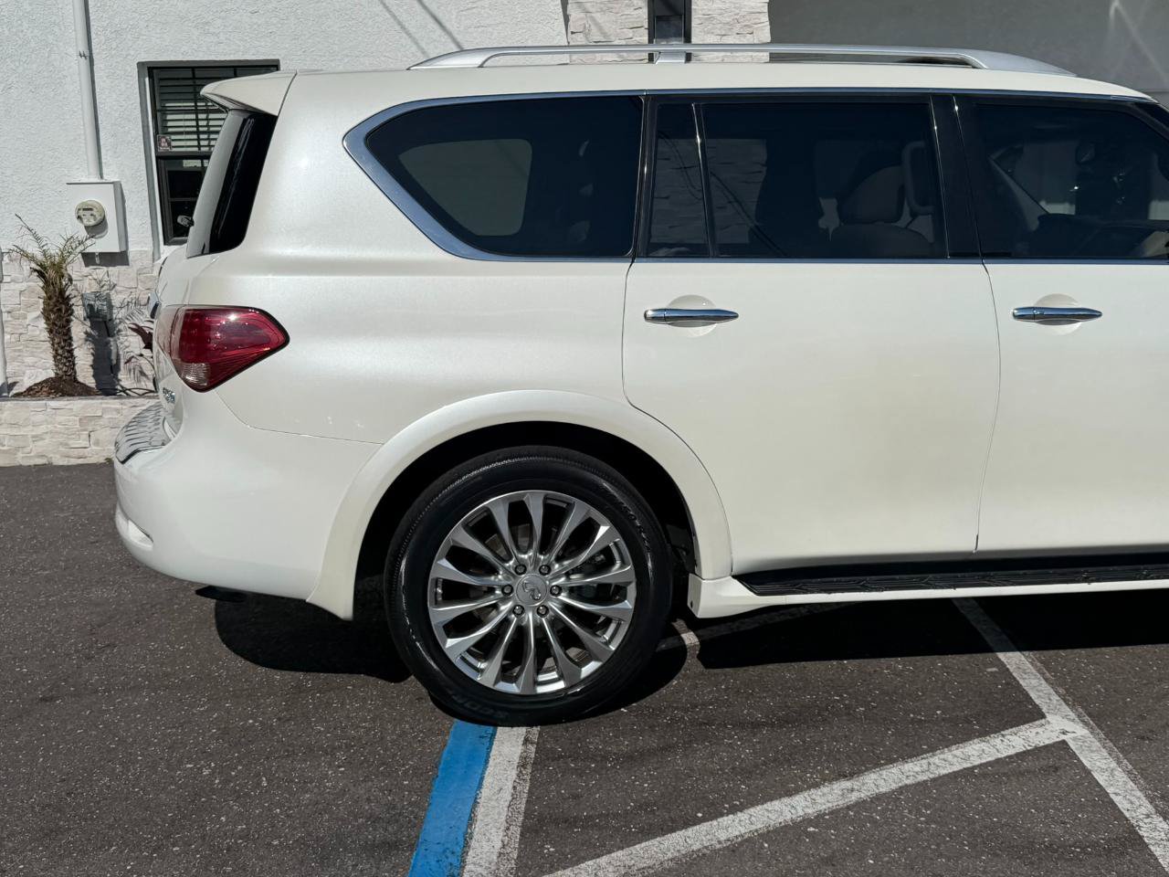 Used 2016 INFINITI QX80 4WD w/ 22" Wheel Package image 18