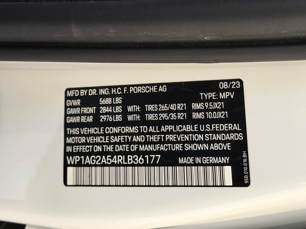Certified 2024 Porsche Macan S AWD/4WD image 27