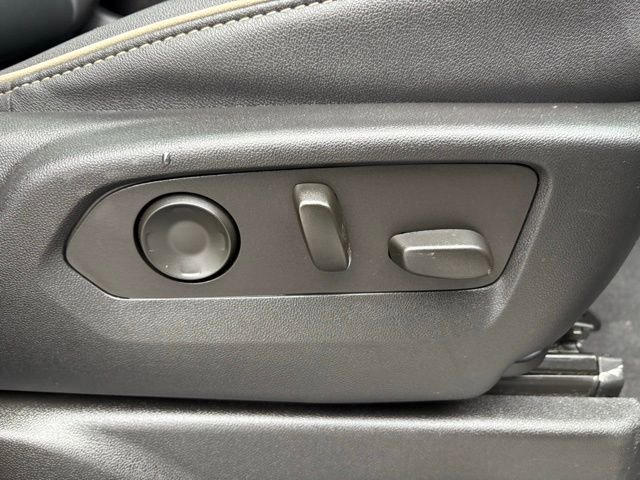 Used 2023 Chevrolet Tahoe Premier w/ Advanced Technology Package image 32