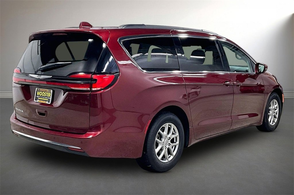 Used 2021 Chrysler Pacifica Touring image 5