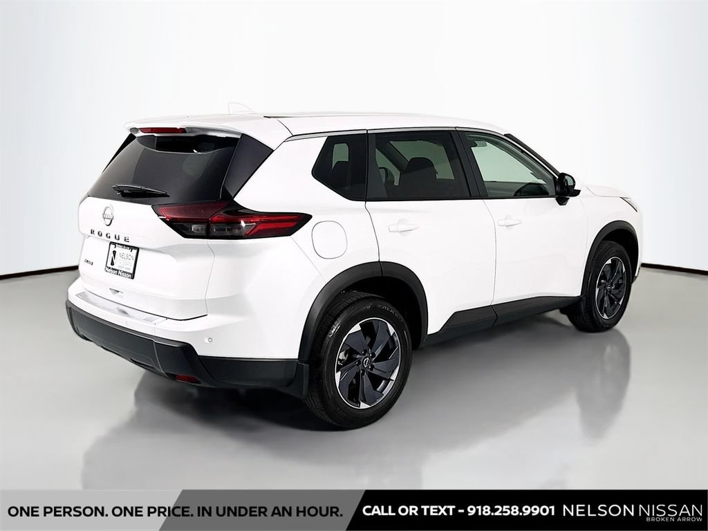 Certified 2026 Nissan Rogue SV FWD image 5