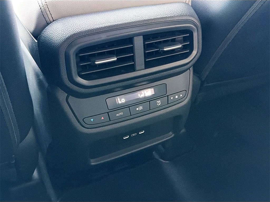 Used 2024 Honda Pilot Touring image 27