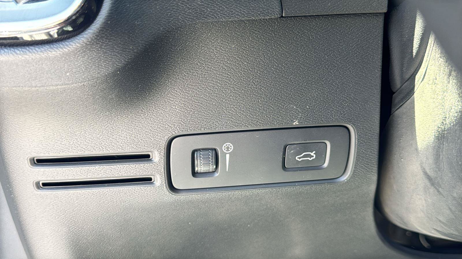 Used 2019 Volvo XC40 T5 Inscription AWD/4WD image 9