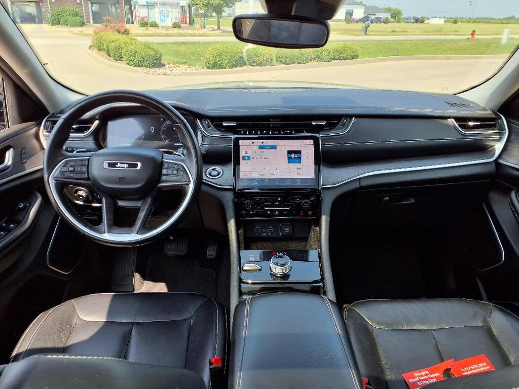 Used 2022 Jeep Grand Cherokee L Limited image 9