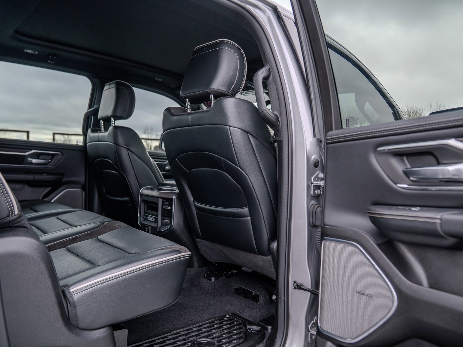 Used 2025 RAM 1500 Laramie w/ Night Edition image 29