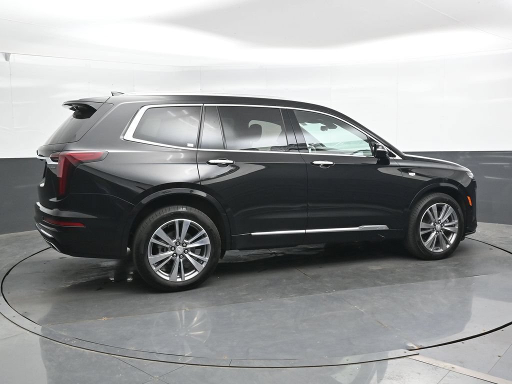 Used 2025 Cadillac XT6 Premium Luxury AWD/4WD image 2