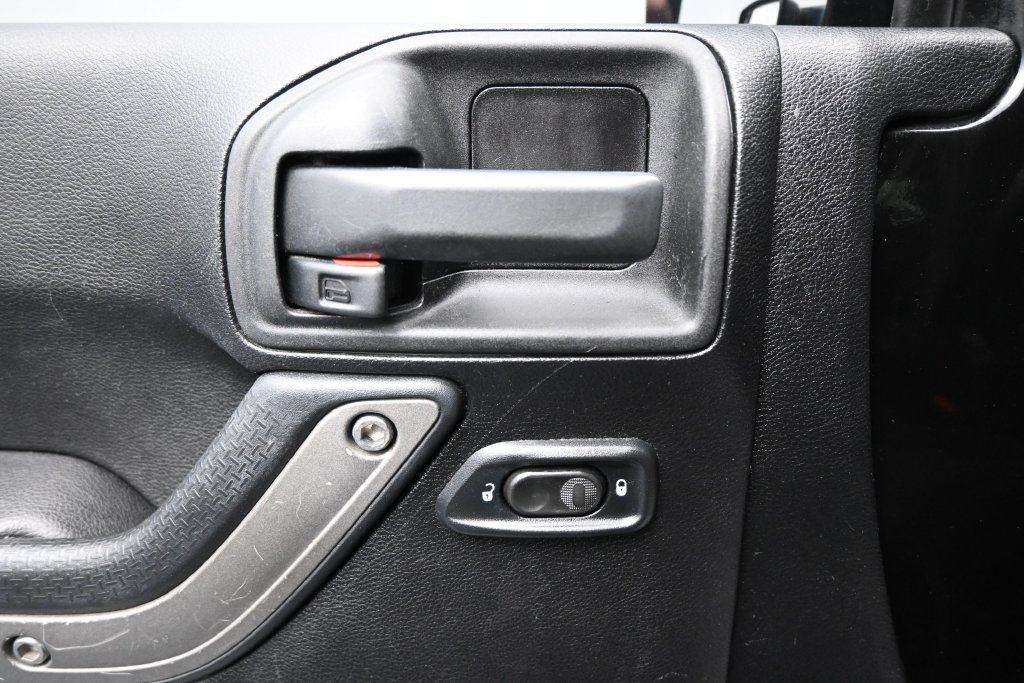 Used 2013 Jeep Wrangler Unlimited Sport AWD/4WD image 11