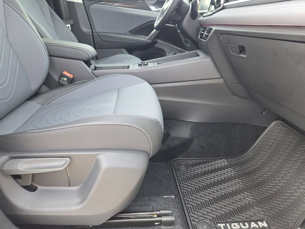 New 2026 Volkswagen Tiguan SE image 11