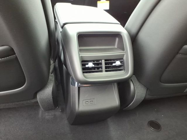 New 2026 Cadillac Lyriq Luxury AWD/4WD image 15