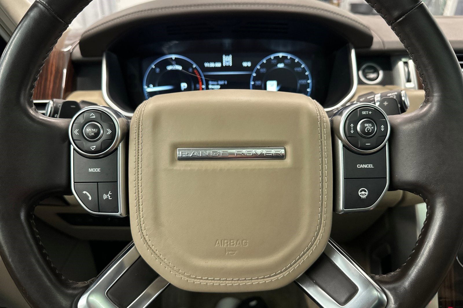 Used 2016 Land Rover Range Rover HSE image 18