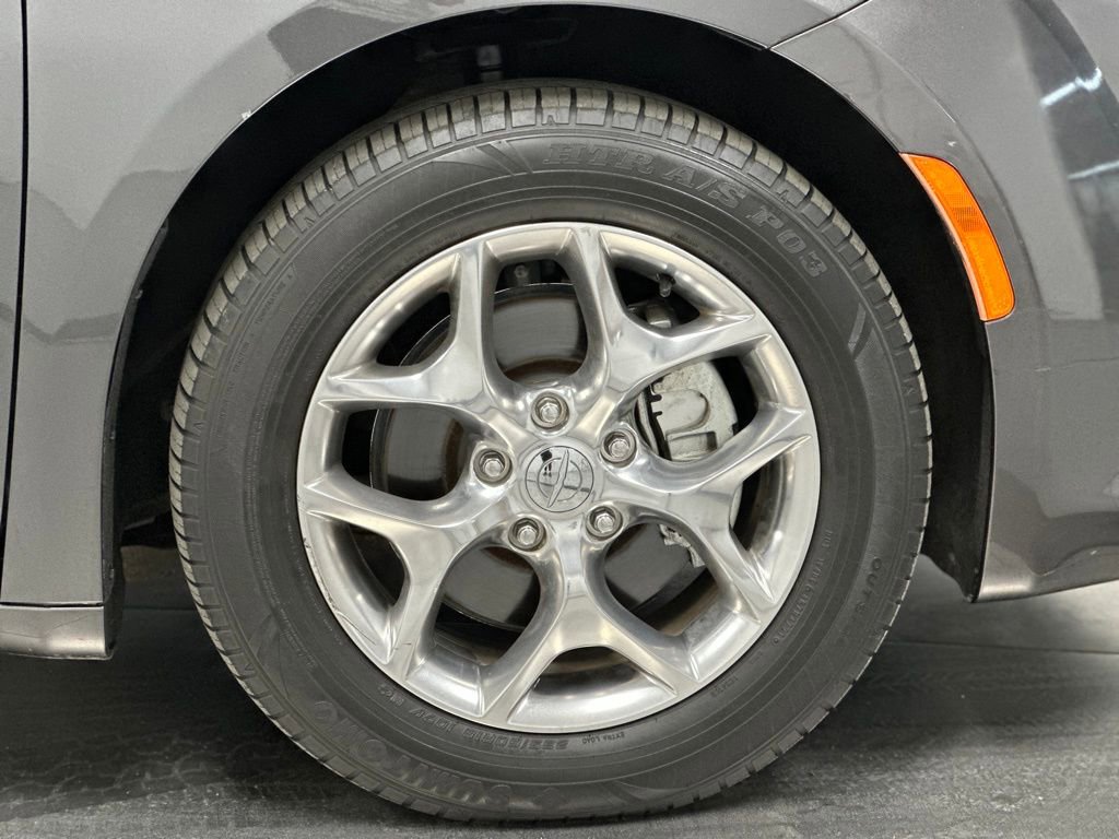 Used 2017 Chrysler Pacifica Limited image 31