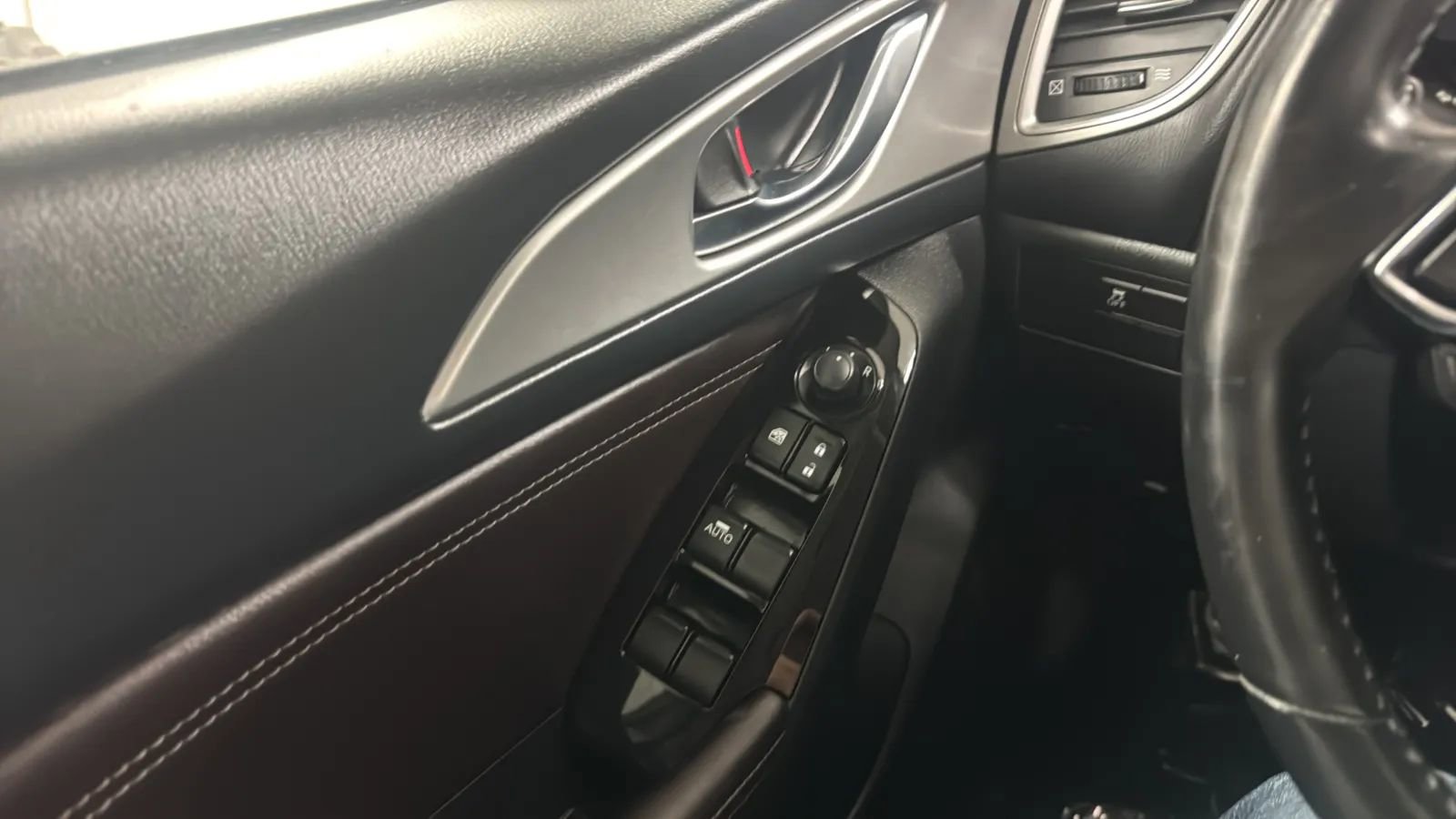 Used 2018 MAZDA MAZDA3 Touring FWD image 16