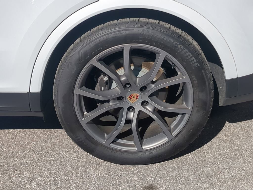 Certified 2025 Porsche Cayenne image 11