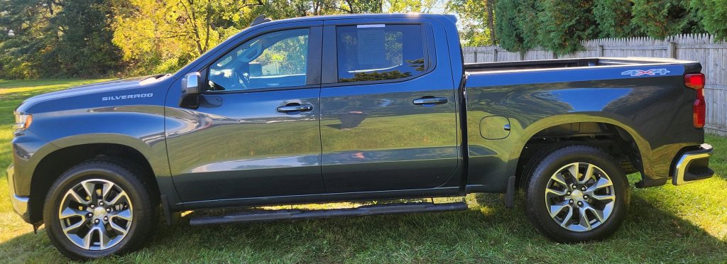 Used 2022 Chevrolet Silverado 1500 LT AWD/4WD image 5