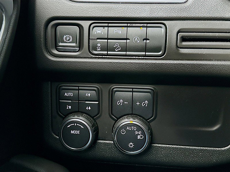 Used 2024 Chevrolet Suburban Premier AWD/4WD image 10