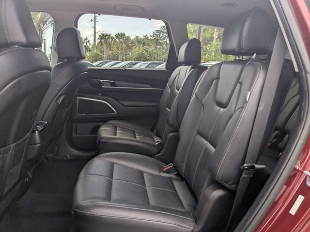 Used 2024 Kia Telluride EX w/ EX Captain's Chair Package FWD image 14