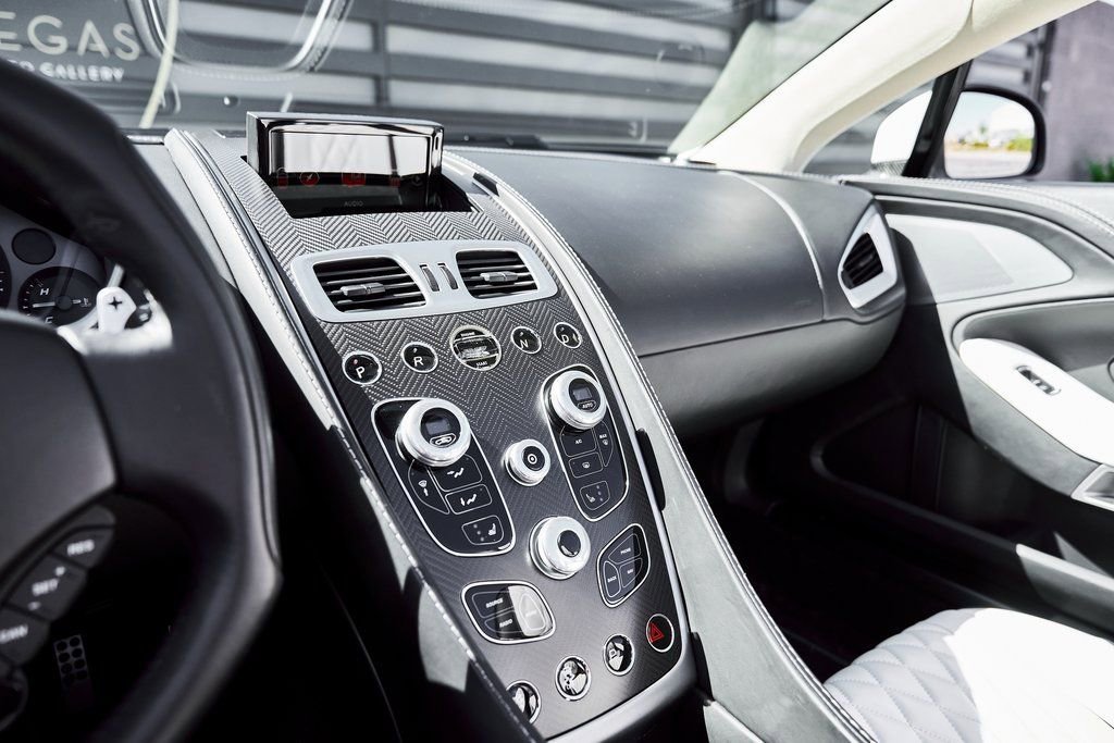 Used 2017 Aston Martin Vanquish S image 62