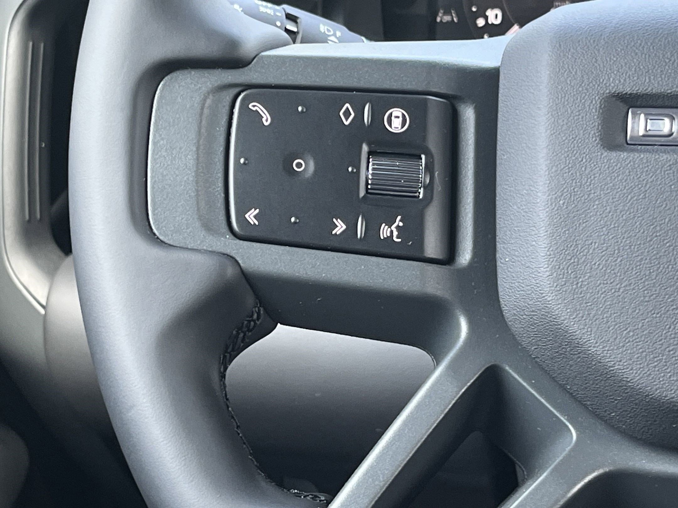 Used 2025 Land Rover Defender 110 S image 16